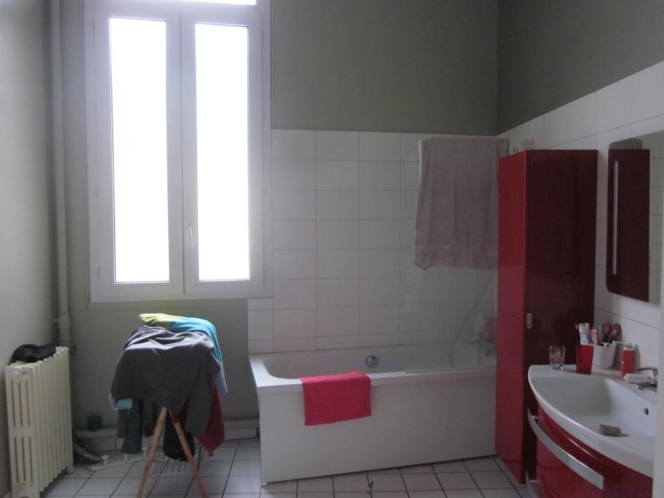 bordeaux bathroom