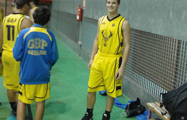 Practicing Basketball and Spanish While Studying Abroad